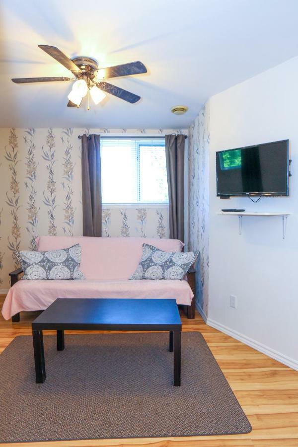 Cedar Drive Inn Crysler Luaran gambar